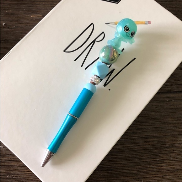 Disney Doorables: The Haunted Mansion: Ezra handmade beaded pen - Picture 2 of 3